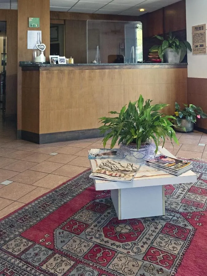 Hotel Funivia Laveno-Mombello