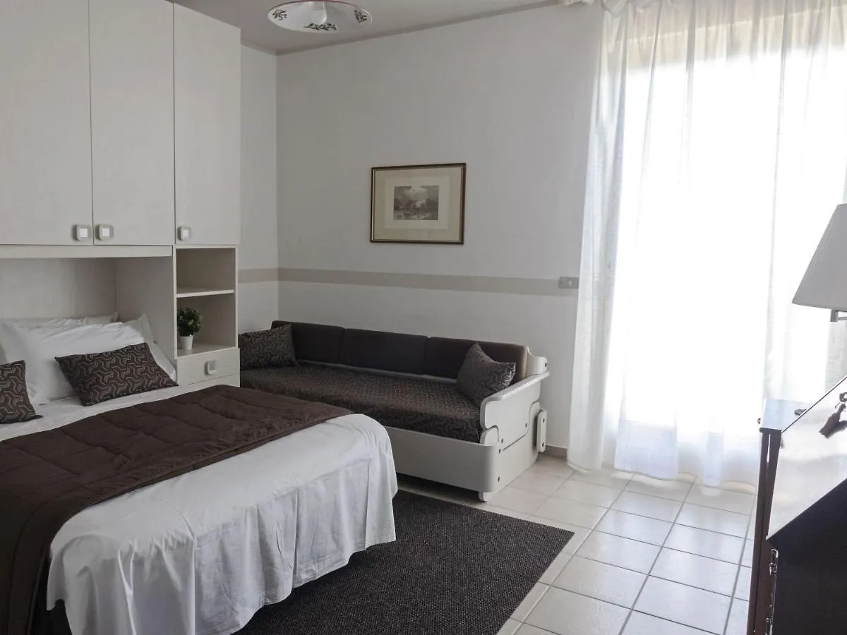 Hotel Funivia Laveno-Mombello 3*,