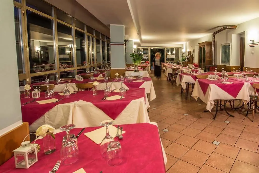 Hotel Funivia Laveno-Mombello